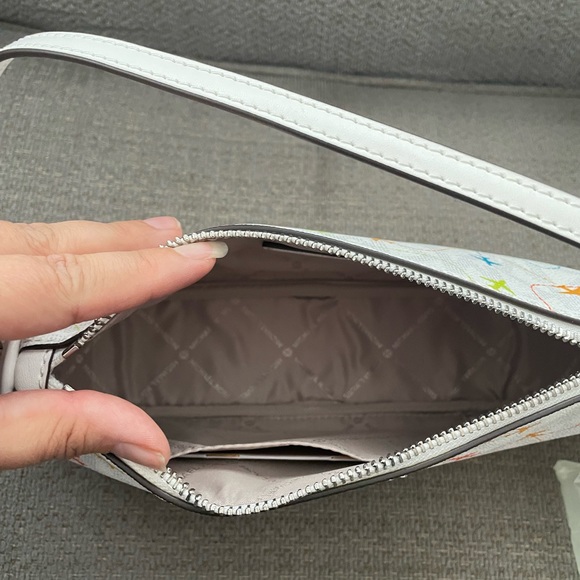 Michael Kors white jet set Airplane purse - Picture 6 of 6